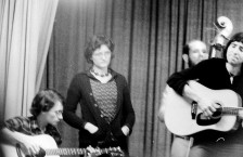 Sur scène à Paris. de g à dr : Jean-Christophe, Annette, Hervé et Pierre. En 1974, à l'époque des dinosaures ! 